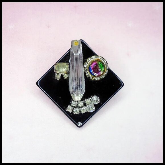 Art Deco Style Funky Face Brooch Made with Vintage ~ Unisex Pin - Picture 6 of 11